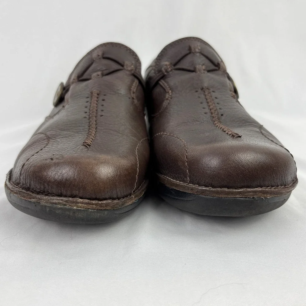 Clarks Unstructured Brown Leather Slip-On Comfort Shoes Womens 8.5 Button Detail